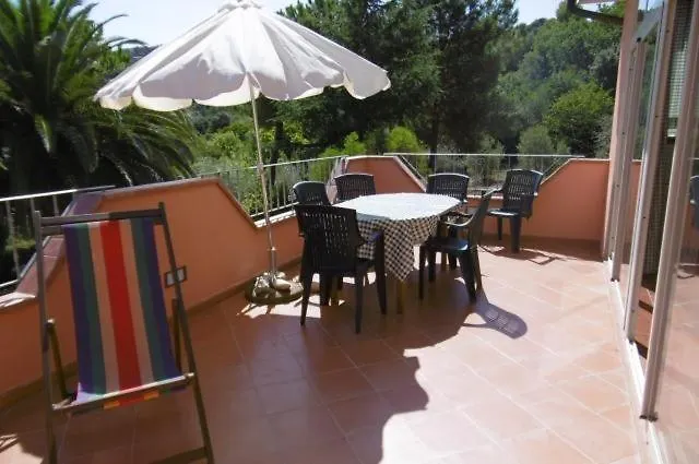 Vanna Trilo -quadrilocale וילה