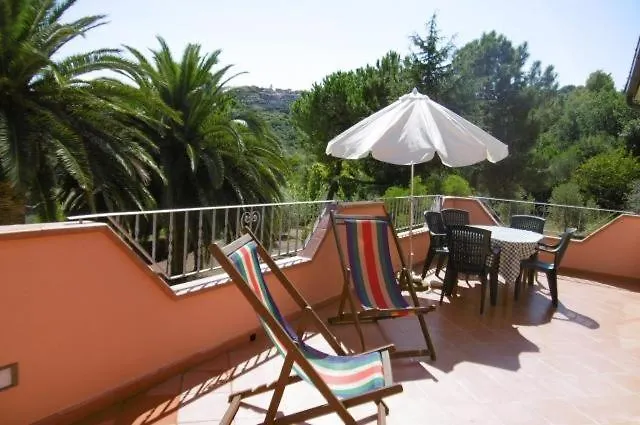 Vanna Trilo -quadrilocale וילה